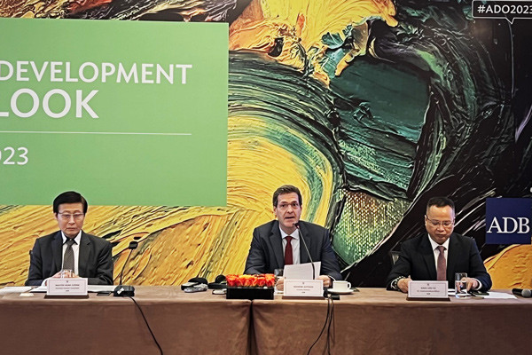 ADB dự báo Việt Nam tăng trưởng 6,5% năm nay