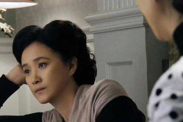 'Mẹ không trông được cháu thì để con thuê giúp việc'