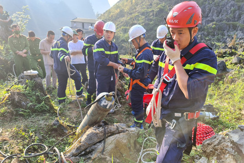 Clip cứu nạn nhân rơi hố sâu 56m ở Mã Pì Lèng sau 10 giờ mắc kẹt