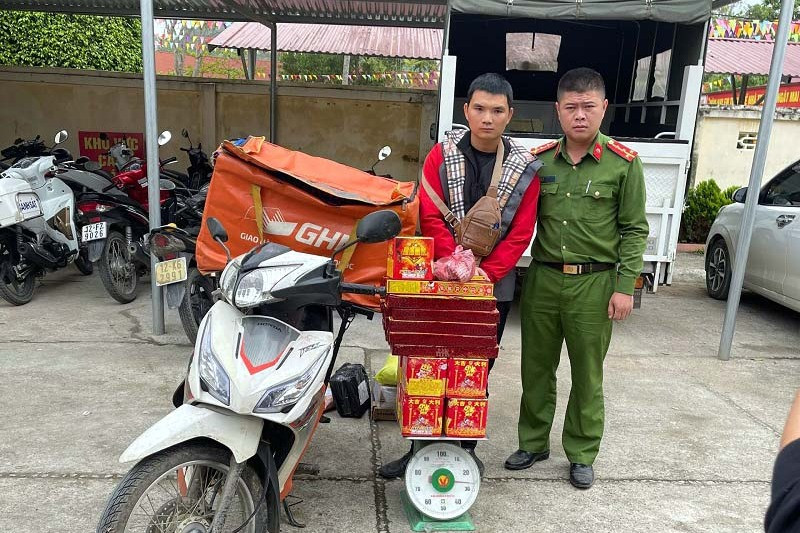 Công an lập chuyên án bắt hai đối tượng vận chuyển hàng cấm