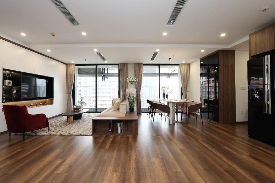  Thiết kế căn hộ mẫu Grand SunLake từ phòng khách đến phòng ngủ đều cân bằng giữa yếu tố thiên nhiên - nội thất, tạo nên sự tiện nghi và ấm cúng. Ảnh: Grand SunLake 