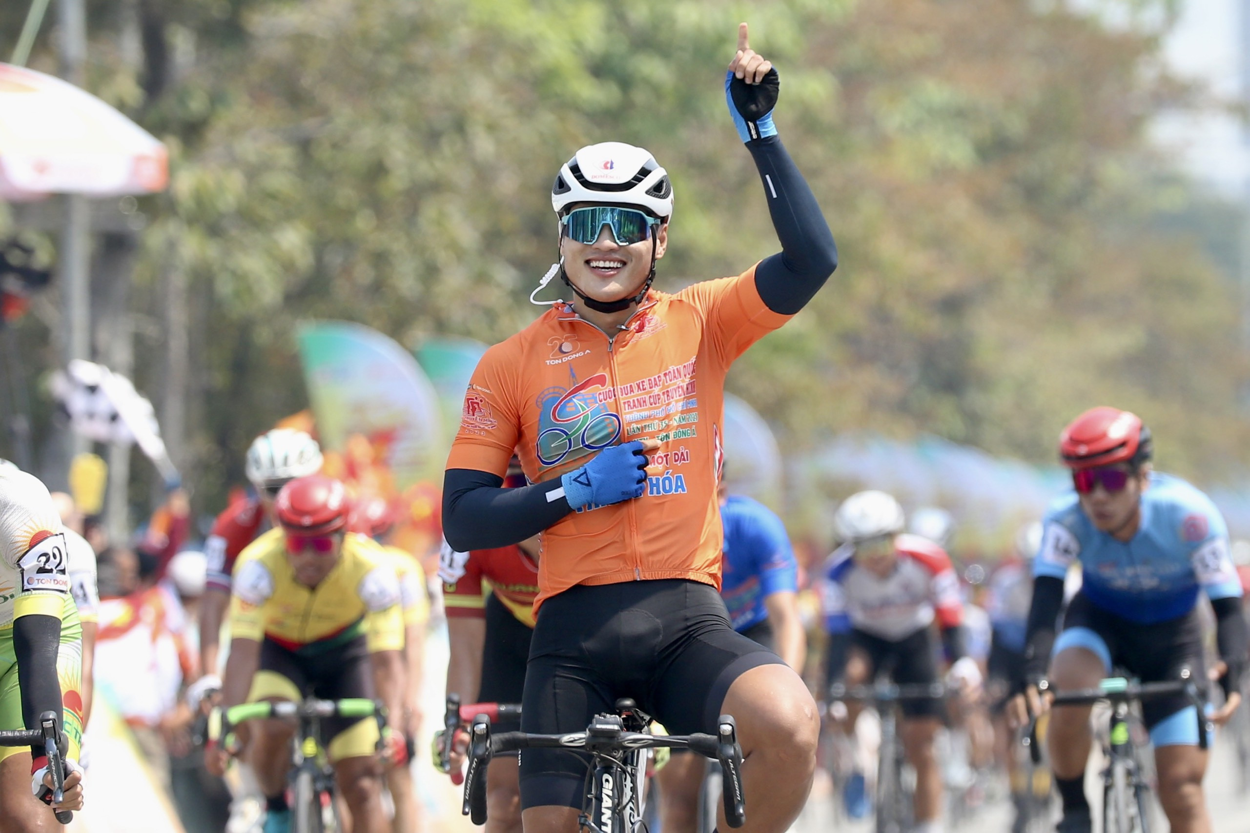 Cúp xe đạp truyền hình TP.HCM: Cú đúp thắng chặng