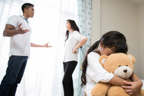 Con phải điều trị tâm lý vì chứng kiến cha mẹ thường xuyên cãi nhau