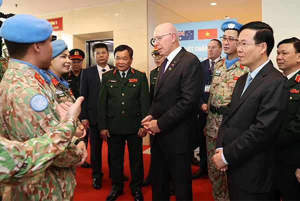 Chủ tịch nước cùng Toàn quyền Australia trồng cây ngọc lan, mong ước hòa bình