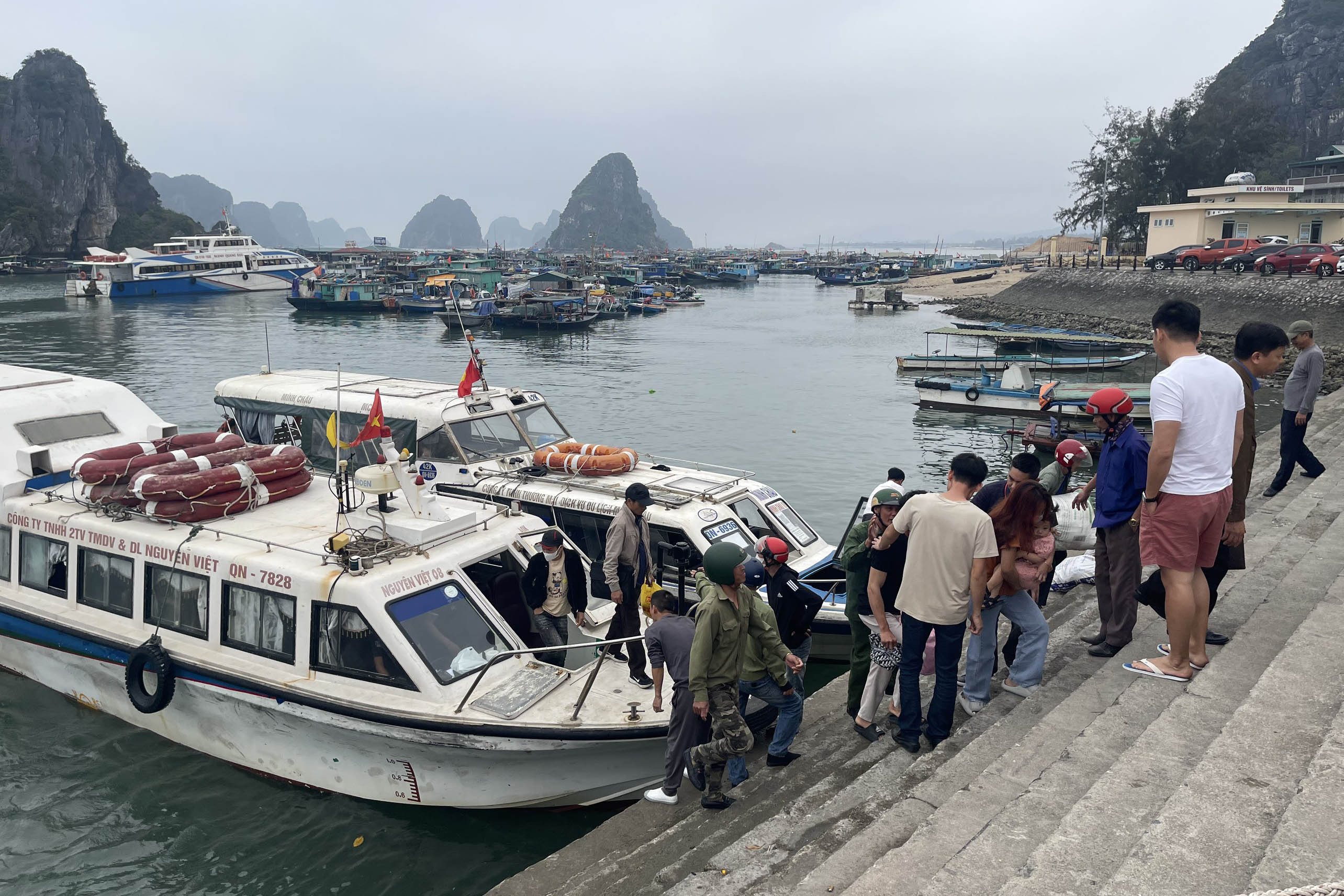 Không muốn lên cảng cao cấp, tàu ra đảo ở Quảng Ninh xin ngừng hoạt động