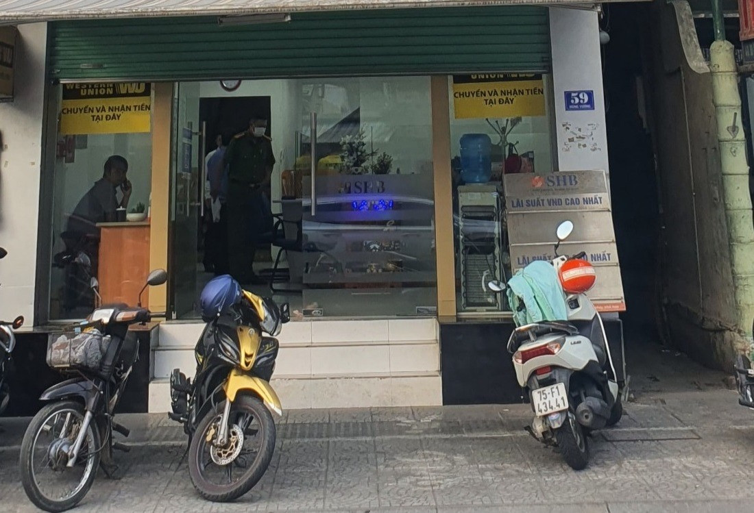 Giám đốc một phòng giao dịch ngân hàng ở TP Huế treo cổ tại trụ sở