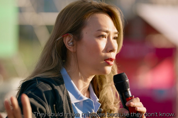 Cảm động cảnh phim Mỹ Tâm dặn dò bảo vệ cư xử đúng mực với khán giả