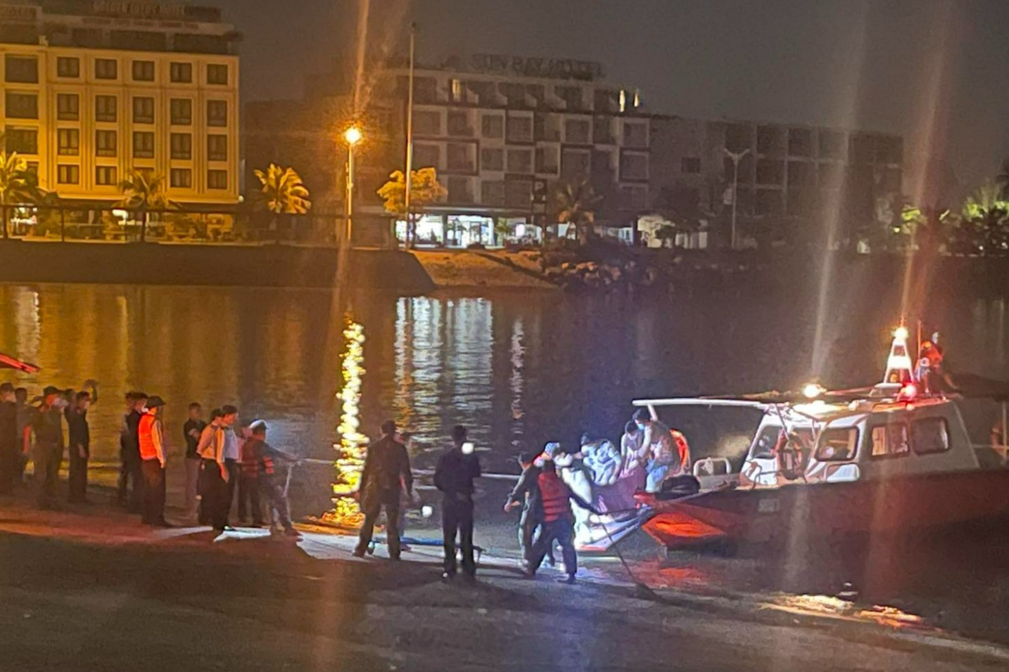 Trực thăng rơi trên biển Hải Phòng- Quảng Ninh, tìm thấy 2 thi thể