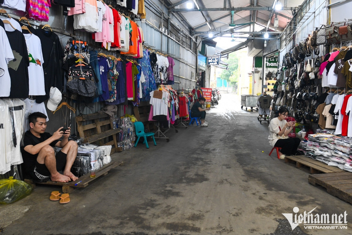 Ninh Hiep - Hanoi’s largest fashion market in post-Covid period