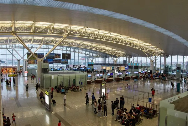 Thai passenger dies after fall at Noi Bai Int’l Airport