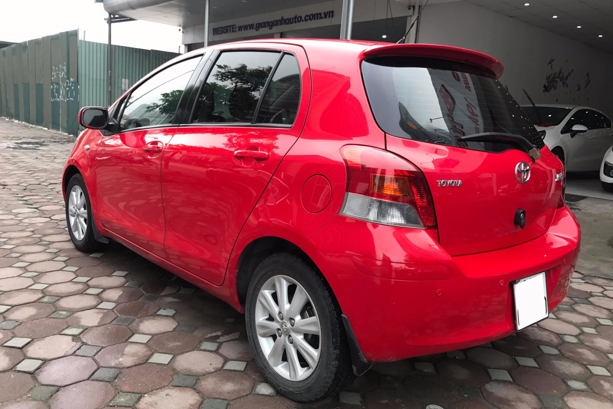 Mua xe cho vợ đi phố, có nên chọn Toyota Yaris 2010 giá 290 triệu?