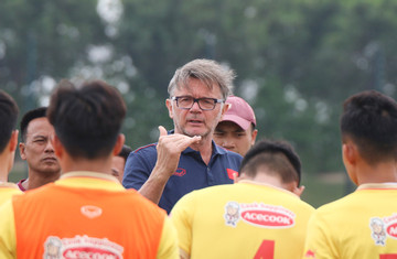 HLV Philippe Troussier tự tin giúp U22 Việt Nam giữ 'vàng' SEA Games