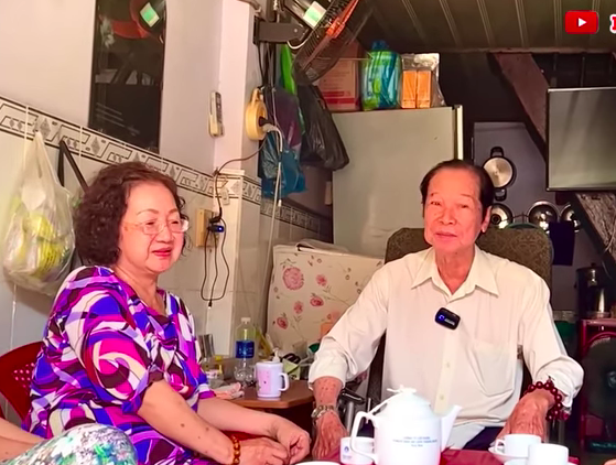 'Vua ca Đài phát thanh' Điền Tử Lang: Qua cơn bạo bệnh, U80 hát không catse, trông tiền boa của khách - Ảnh 4.