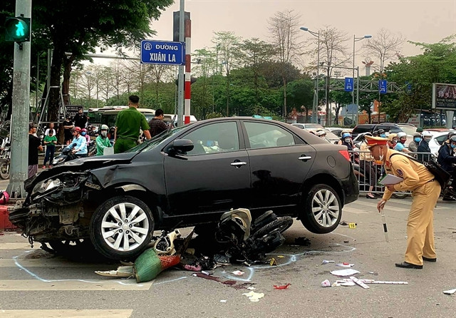 Twenty injured in car crash in Hanoi