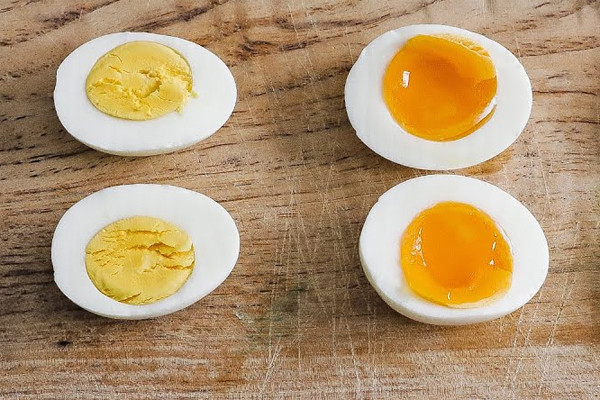 So sánh độ bổ dưỡng của trứng lòng đào và chín kỹ