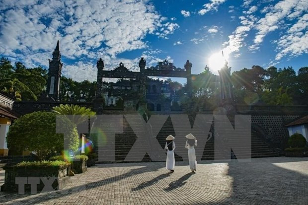 Photo exhibition features world heritage sites in Vietnam, Laos to open in Laos hinh anh 1