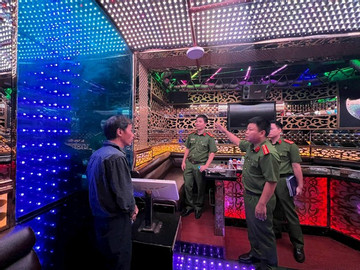 Hanoi wants to continue issuing karaoke business licenses