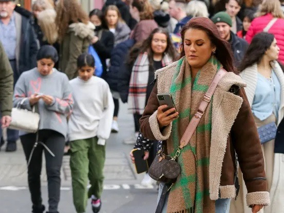 Vì sao hàng triệu điện thoại tại Anh sẽ vang lên cùng một lúc?