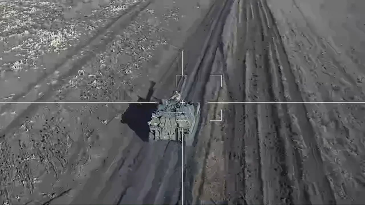 Video pháo tự hành M109 Paladin của Ukraine bị UAV tự sát Nga ‘săn lùng’