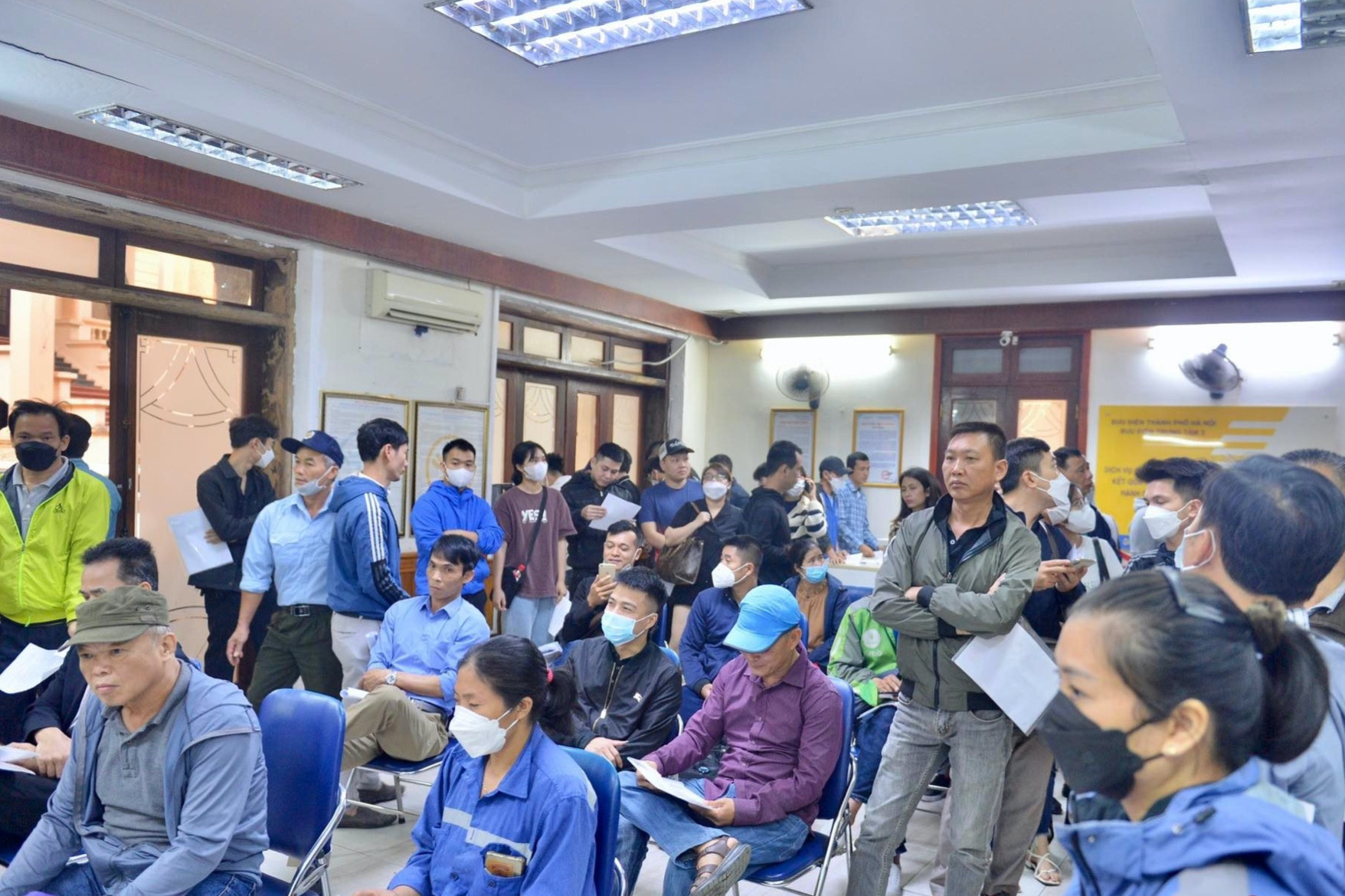 Hà Nội: Phần mềm chưa ổn định khiến người dân phải xếp hàng xin phiếu lý lịch