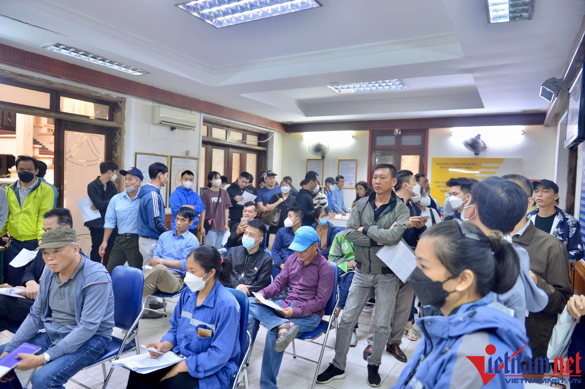 Hà Nội: Phần mềm chưa ổn định khiến người dân phải xếp hàng xin phiếu lý lịch