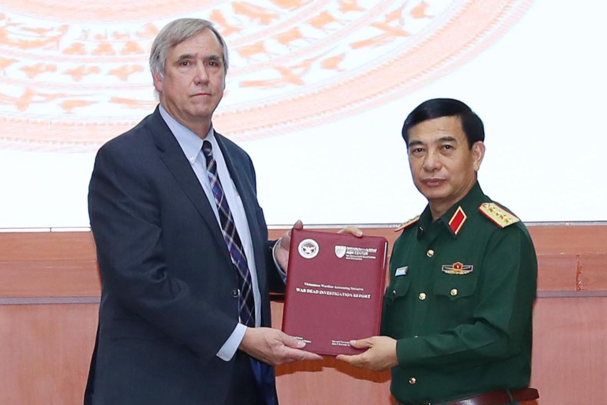 Tài liệu đặc biệt Thượng nghị sĩ Mỹ trao tặng Bộ Quốc phòng Việt Nam