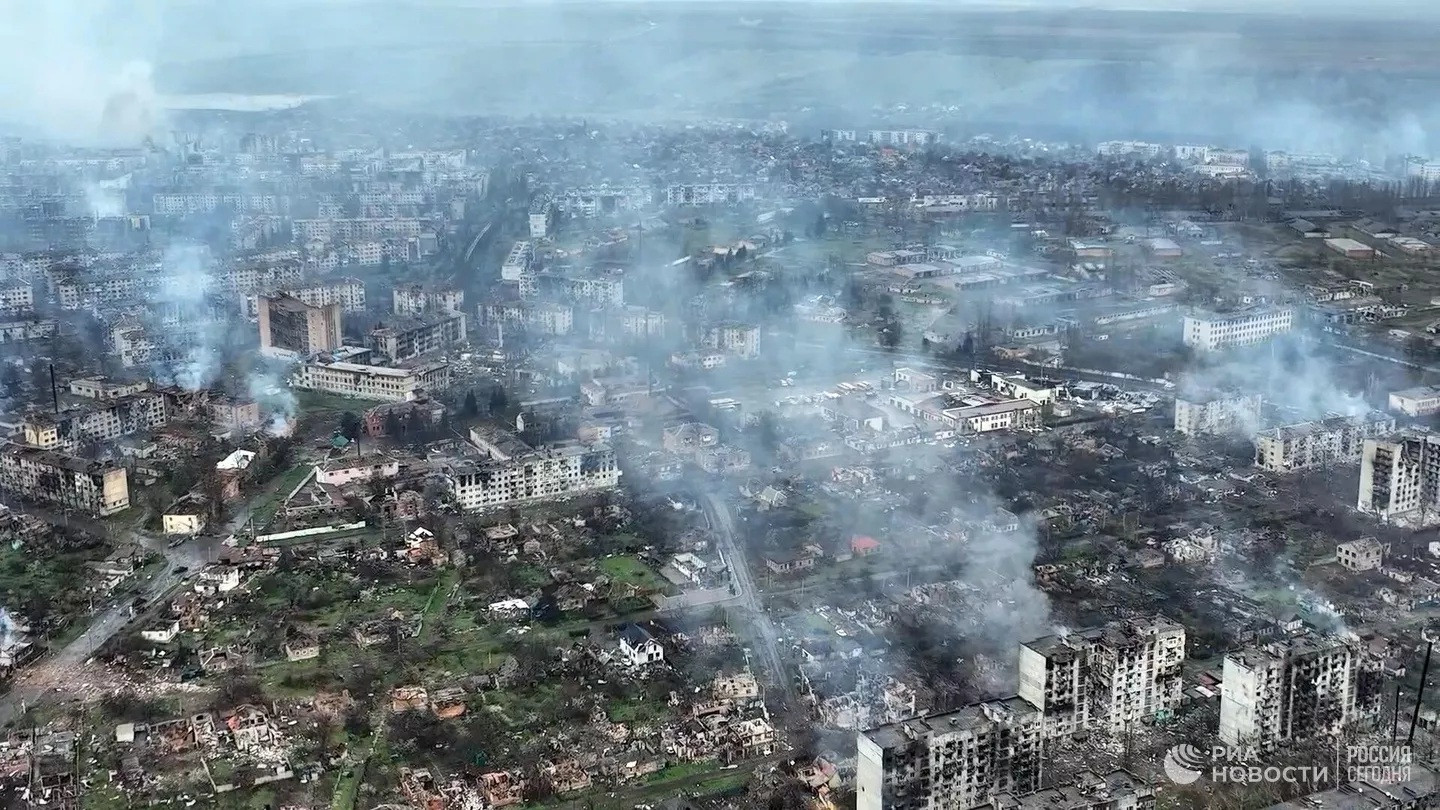 Kiev nói tình hình khó khăn ở Bakhmut, nhiều vụ nổ lớn ở miền trung Ukraine