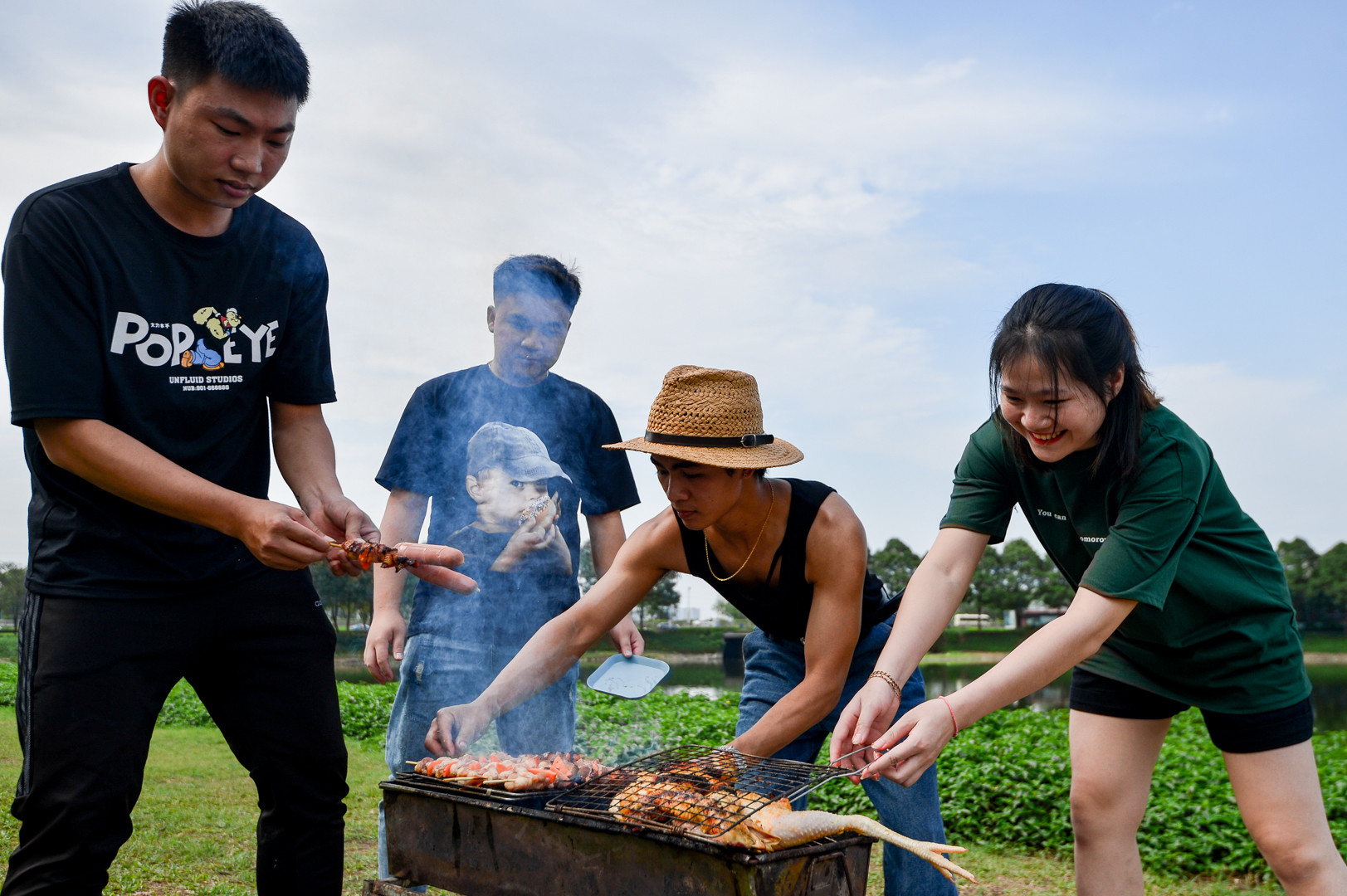 Dựng lều, cắm trại giữa Hà Nội thưởng ngoạn tiết trời đẹp ngày nghỉ lễ