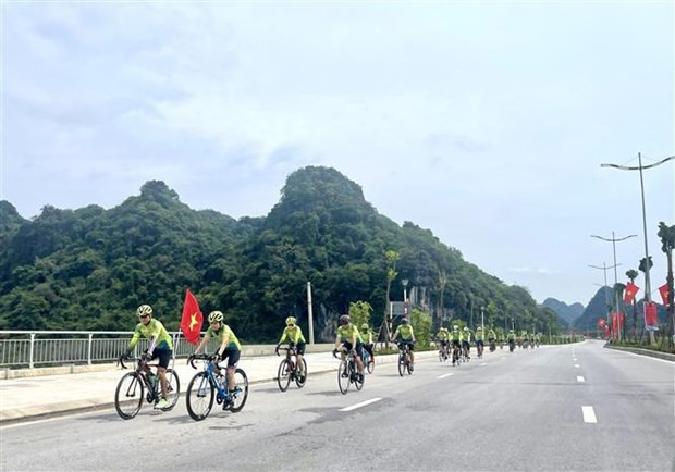 Ha Long-Cam Pha coastal road puts into operation