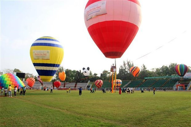Hot-air balloon festival opens in Can Tho hinh anh 1