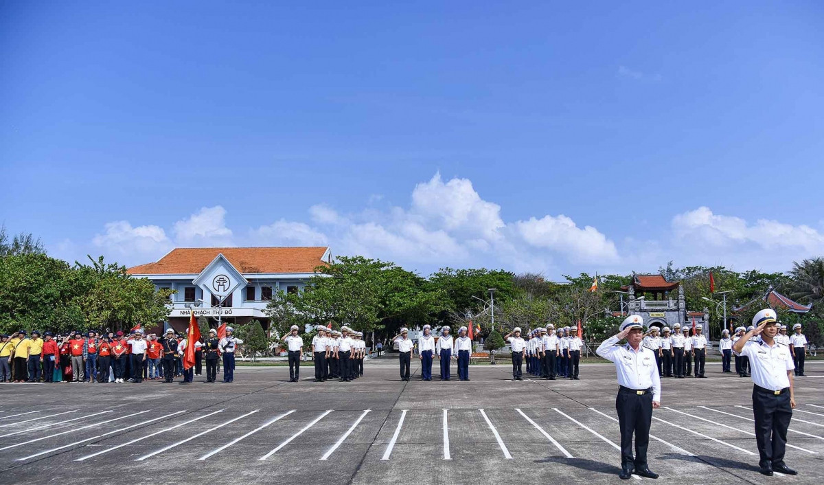 special flag salute ceremony on spratly island district picture 2