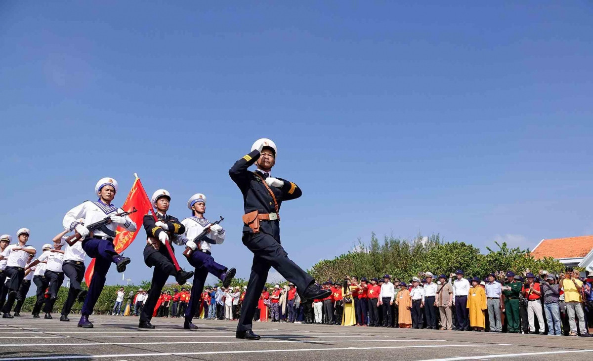 special flag salute ceremony on spratly island district picture 6