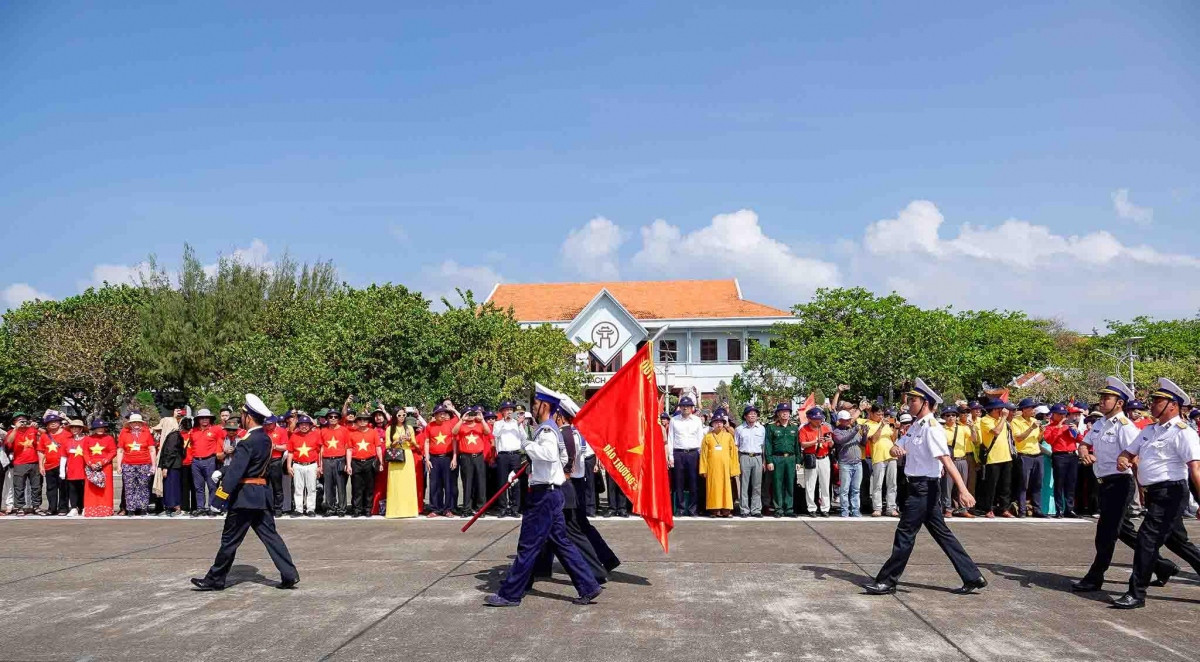 Special flag salute ceremony on Spratly island district