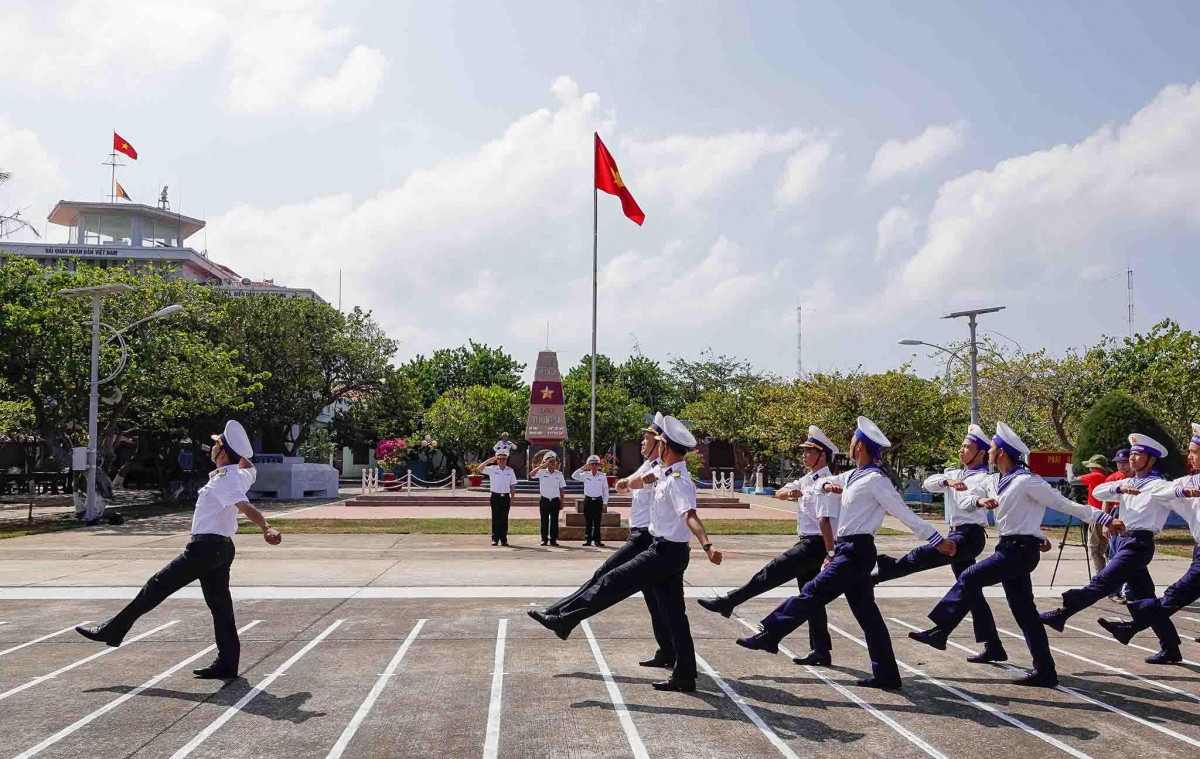 special flag salute ceremony on spratly island district picture 8