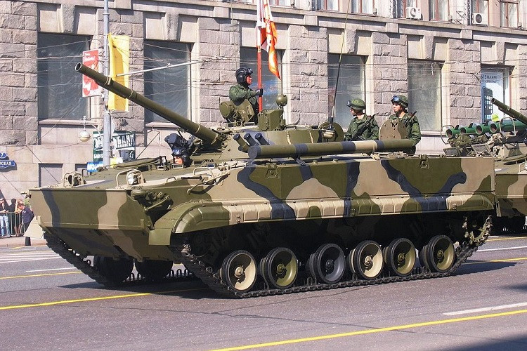 Video Ukraine dùng thiết giáp chiến lợi phẩm giao tranh với quân Nga ở Bakhmut