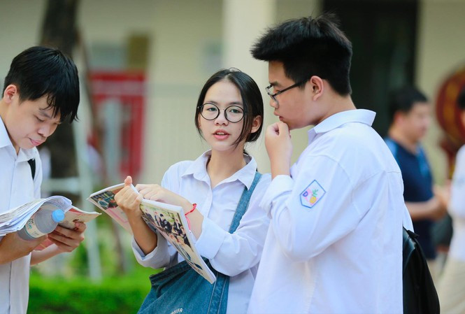 Hà Nội: Đề thi thử lớp 10 môn Toán quận Long Biên