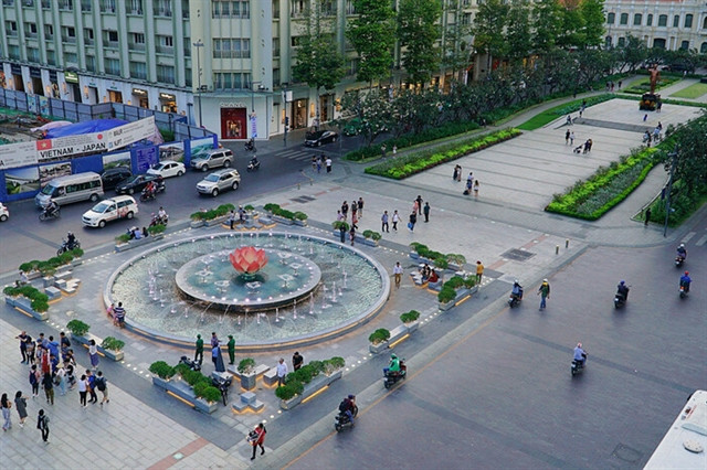 HCM City may install roof for Nguyen Hue Pedestrian Street