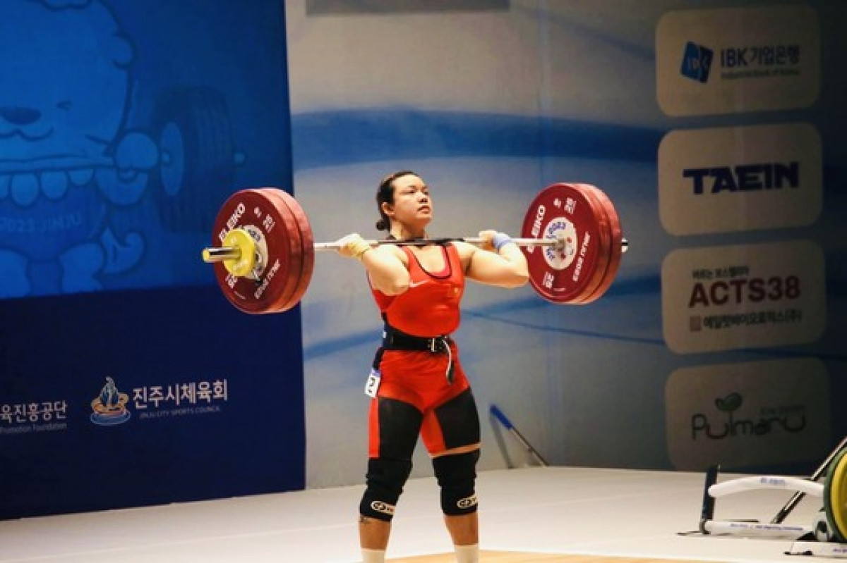 hong thanh wins bronze at asian weightlifting championships picture 1