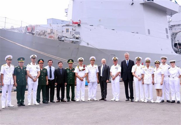 Italian naval ship visits Ho Chi Minh City hinh anh 2