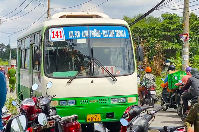 Người mẹ tử vong sau va chạm xe buýt trên đường đi khám bệnh về