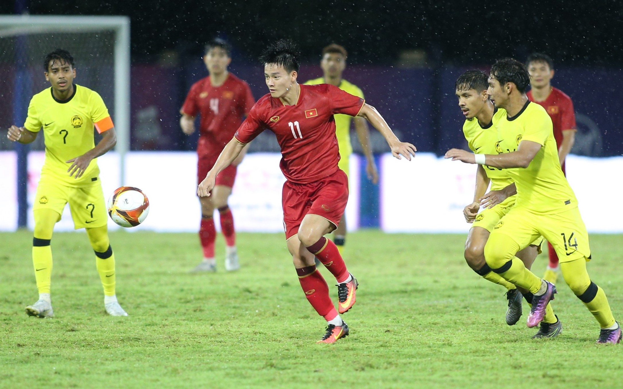 SEA Games 32: Những quyết định khó đoán từ HLV Troussier