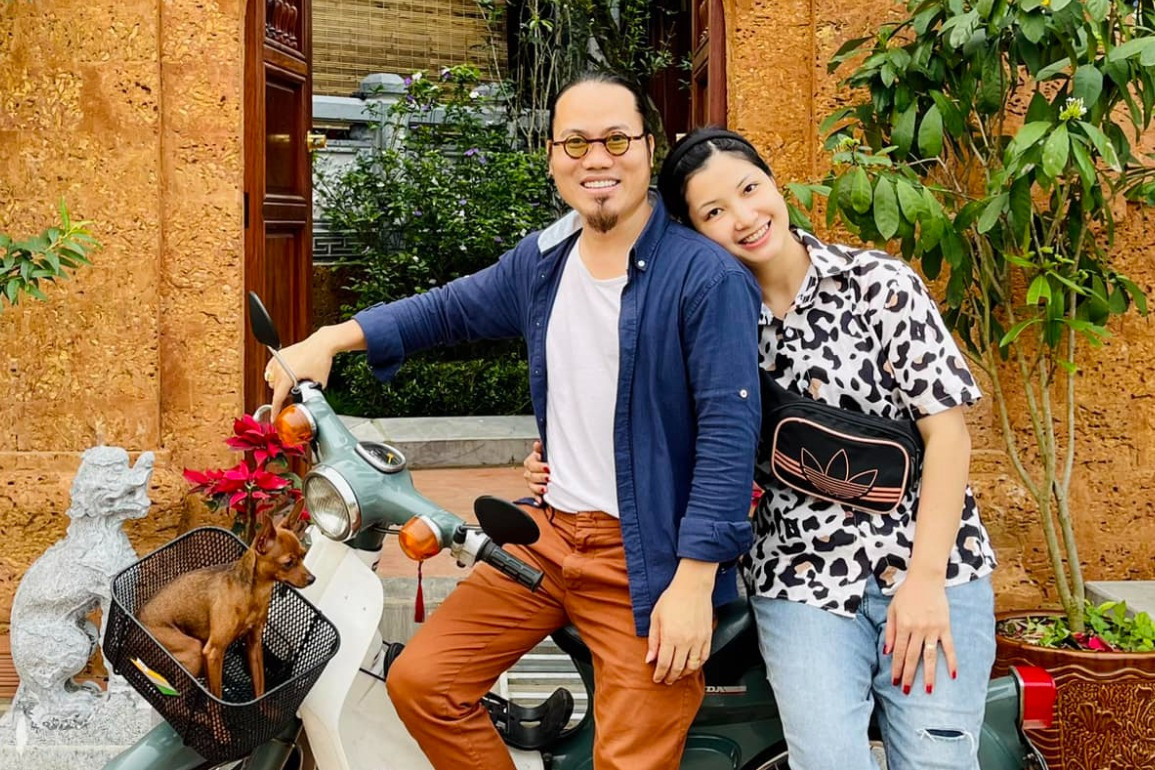 Ở nhà gỗ dát vàng, vợ trẻ của nghệ sĩ Vượng Râu vẫn thiệt thòi