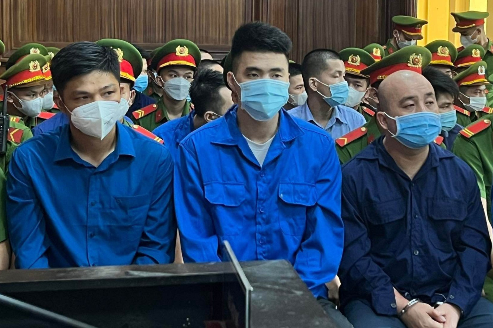 Hai cựu cảnh sát cướp tiền ảo trên cao tốc thành khẩn nhận tội