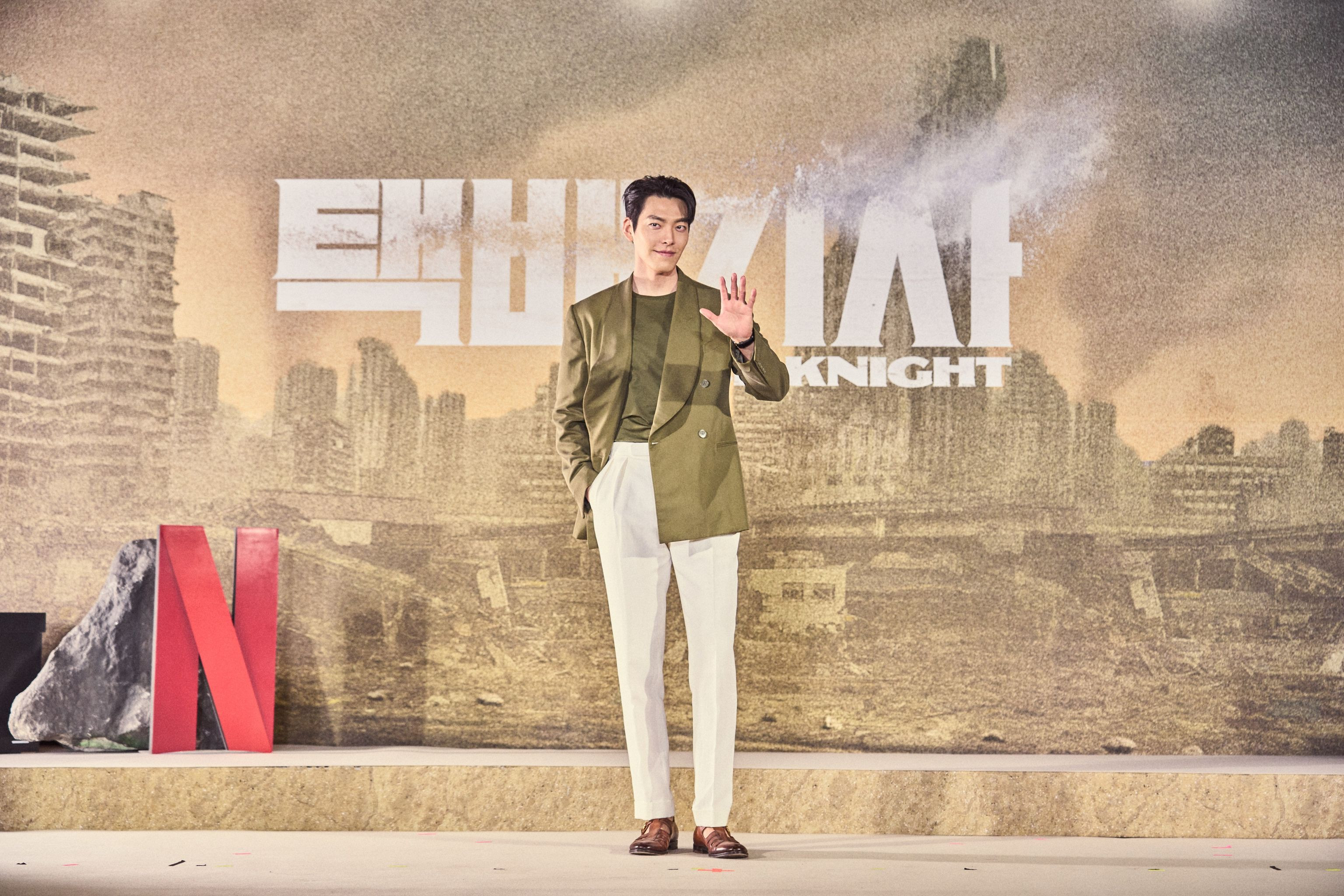 Kim Woo Bin khen hết lời Song Seung Heon trog Black Knight