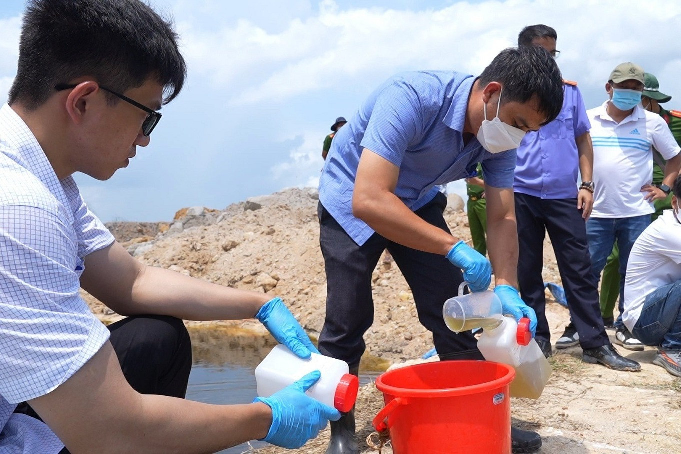 Vừa bị phạt gần 1,3 tỷ đồng, công ty vốn nước ngoài vẫn lén lút xả thải