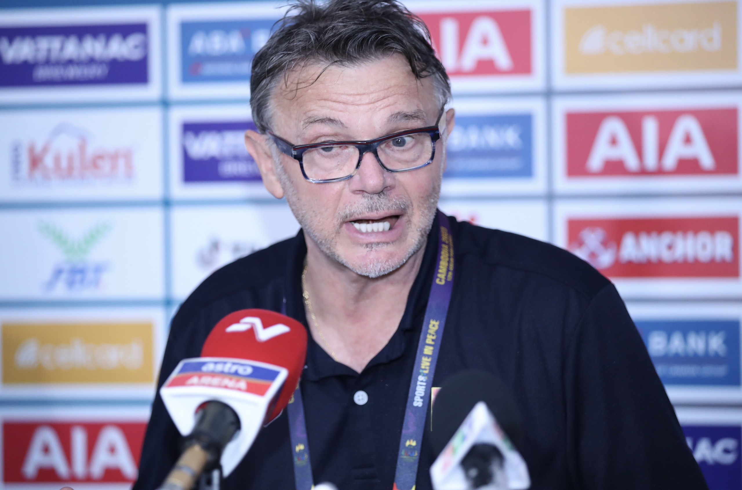 HLV Philippe Troussier tuyên bố U22 Việt Nam tự tin đấu Indonesia