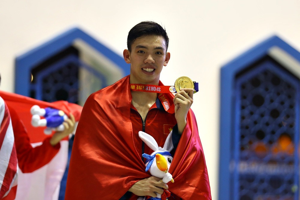 Nguyễn Huy Hoàng làm dậy sóng đường đua xanh SEA Games 32