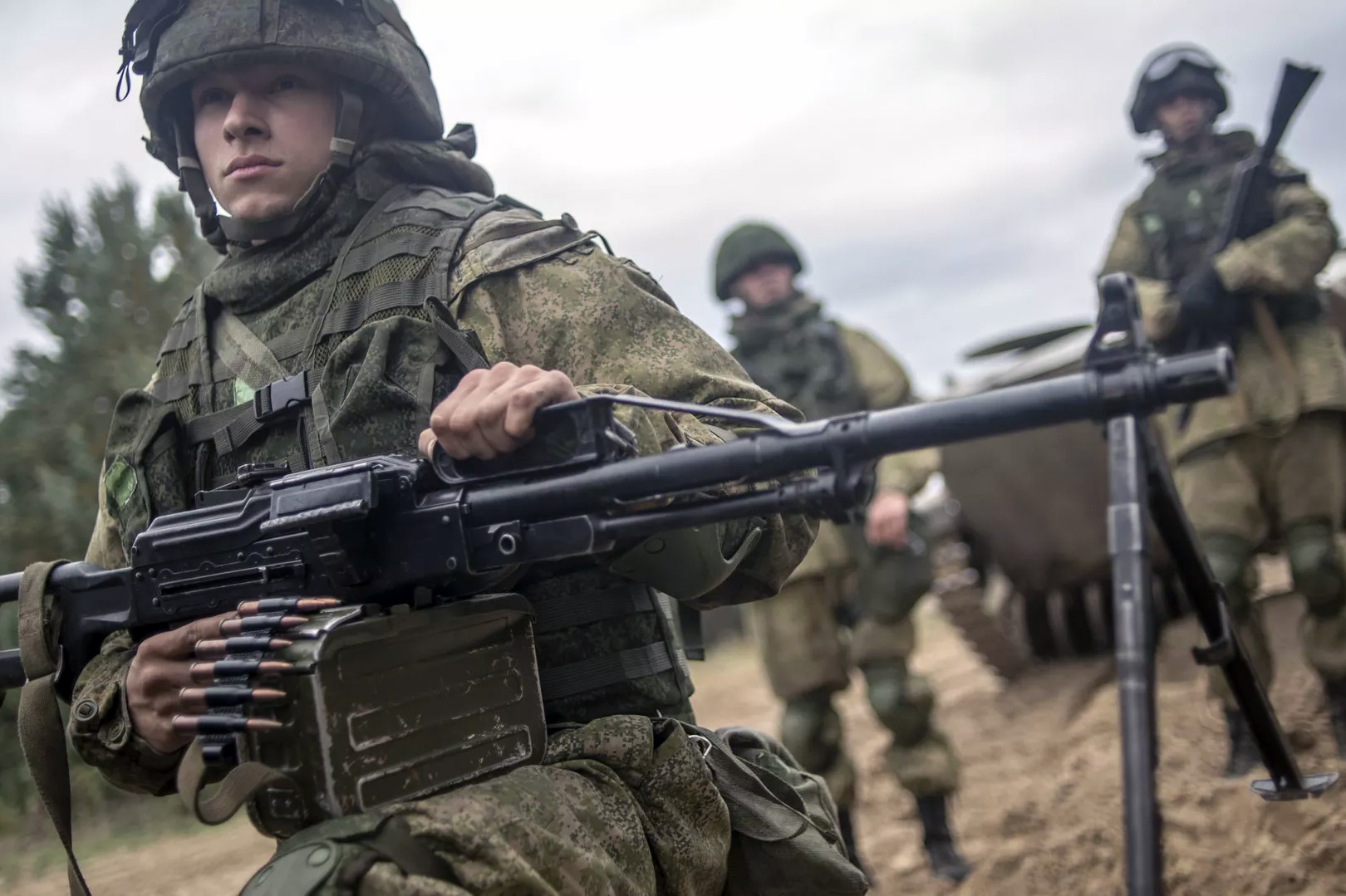 Video lính dù Nga đọ súng với quân Ukraine