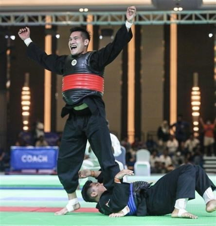 SEA Games 32: Vietnam top medal tally on May 10 hinh anh 2