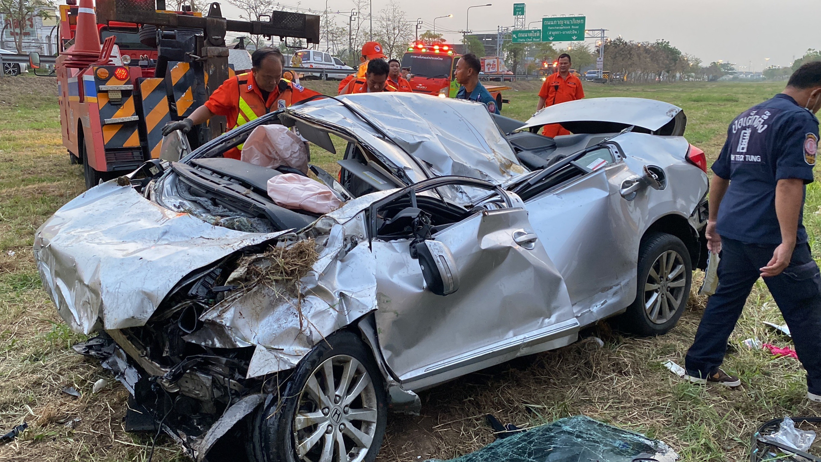 Honda City đi ngược chiều trên cao tốc hóa đống sắt vụn sau tai nạn